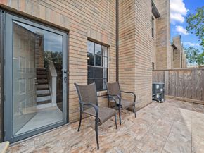 9850 Pagewood Lane 1402, Houston TX 77042