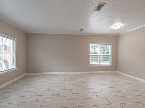 7704 Hidden Oaks Lane, Houston TX 77095