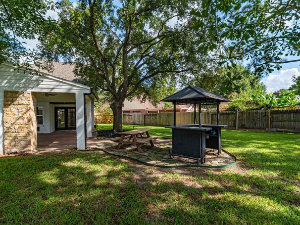 7704 Hidden Oaks Lane, Houston TX 77095