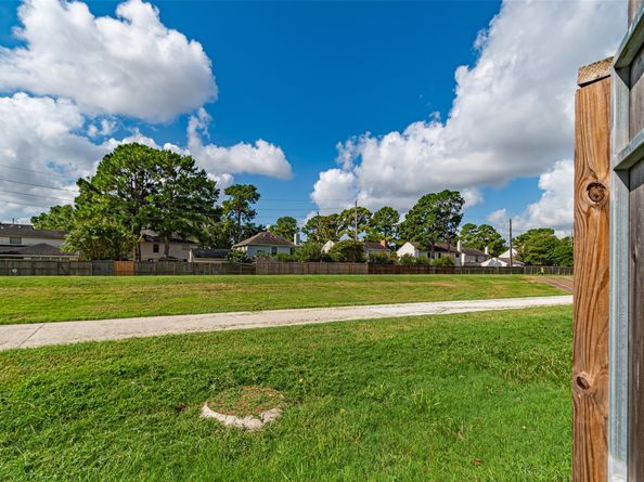 7704 Hidden Oaks Lane, Houston TX 77095