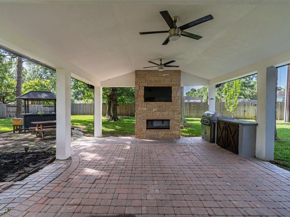 7704 Hidden Oaks Lane, Houston TX 77095