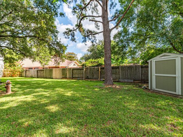 7704 Hidden Oaks Lane, Houston TX 77095