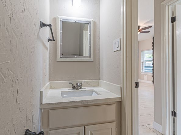 7704 Hidden Oaks Lane, Houston TX 77095
