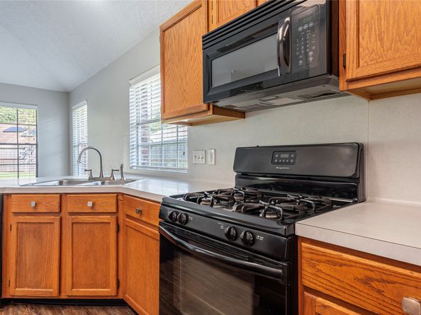 4918 Heritage Plains Drive, Friendswood TX 77546