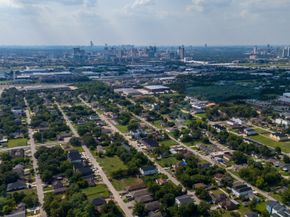 3655 Seabrook Street, Houston TX 77021