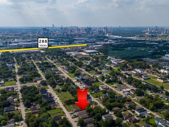 3655 Seabrook Street, Houston TX 77021