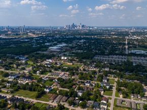 3655 Seabrook Street, Houston TX 77021