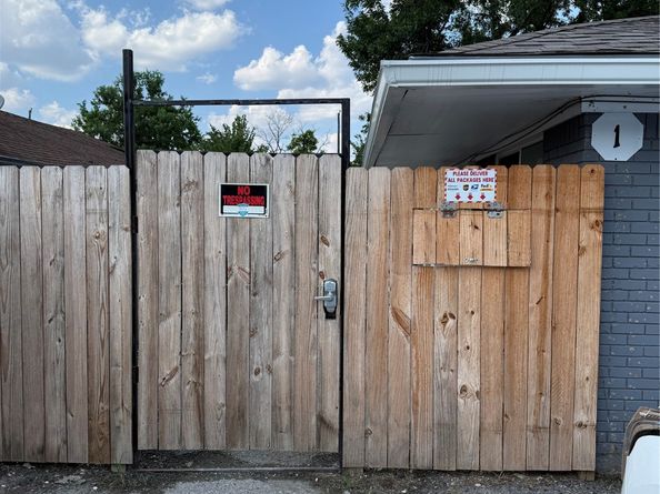 3655 Seabrook Street, Houston TX 77021
