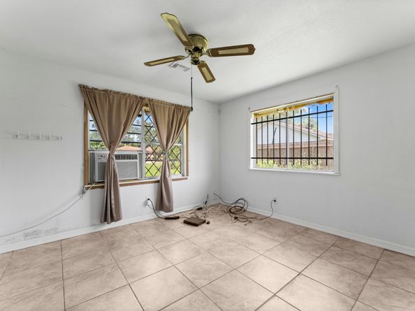 814 Isetta Lane, Houston TX 77060