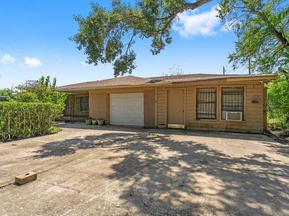 814 Isetta Lane, Houston TX 77060