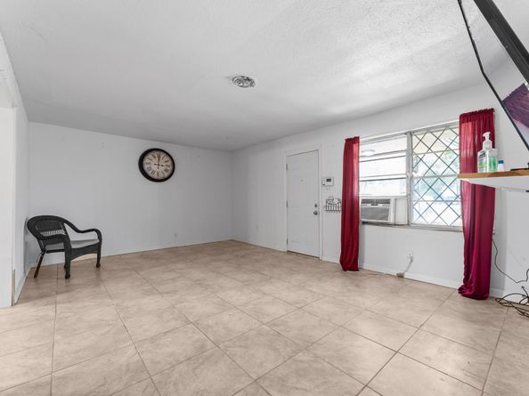 814 Isetta Lane, Houston TX 77060