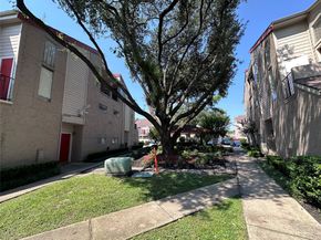 10855 Meadowglen Lane 928, Houston TX 77042