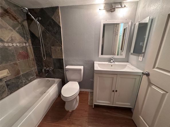 10855 Meadowglen Lane 928, Houston TX 77042