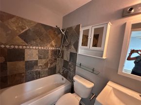 10855 Meadowglen Lane 928, Houston TX 77042