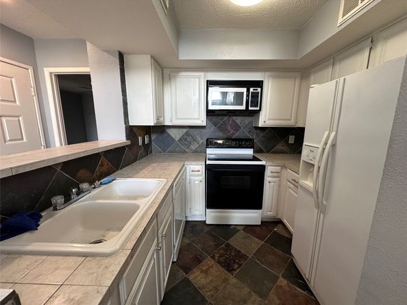 10855 Meadowglen Lane 928, Houston TX 77042