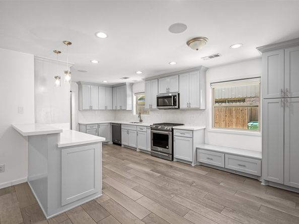 5834 Braesheather Drive, Houston TX 77096