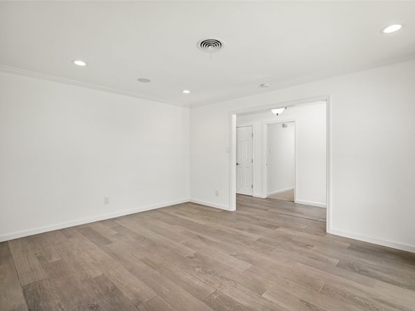 5834 Braesheather Drive, Houston TX 77096