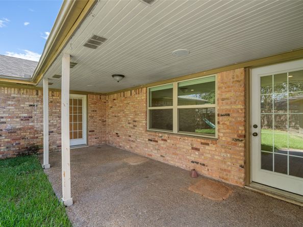 5834 Braesheather Drive, Houston TX 77096