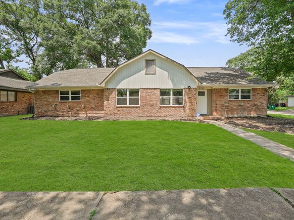5702 Cheltenham Drive, Houston TX 77096