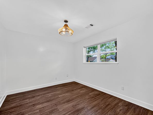 5702 Cheltenham Drive, Houston TX 77096