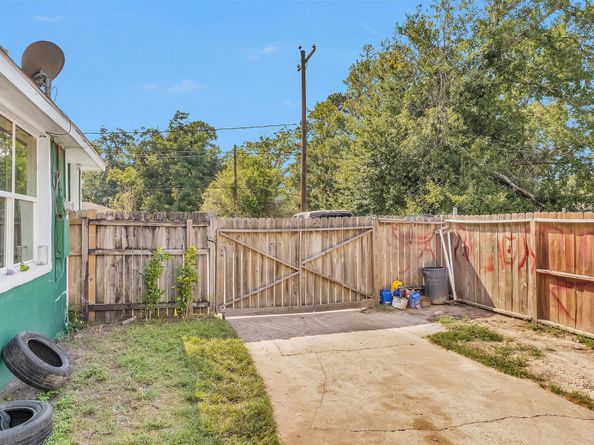 9410 Dandy Street, Houston TX 77016