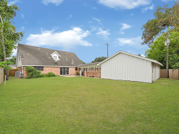 8615 Glenaire Street, Houston TX 77061