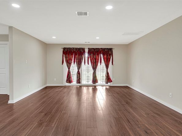 8615 Glenaire Street, Houston TX 77061