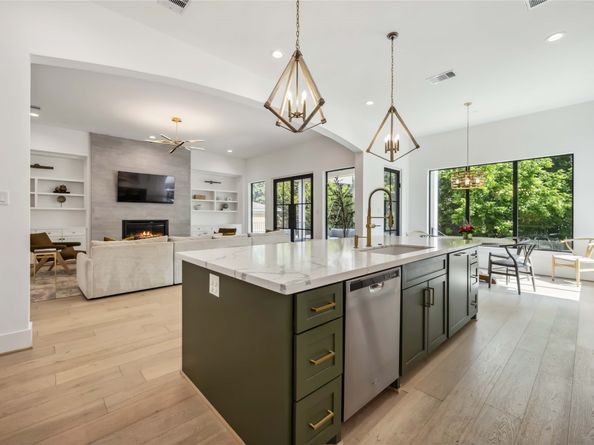 1913 Ebony Lane, Houston TX 77018