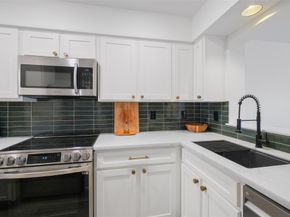 11550 Chimney Rock Unit 400 Road, Houston TX 77035