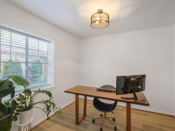 11550 Chimney Rock Unit 400 Road, Houston TX 77035