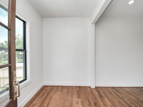 4541 Walker St, Houston TX 77023