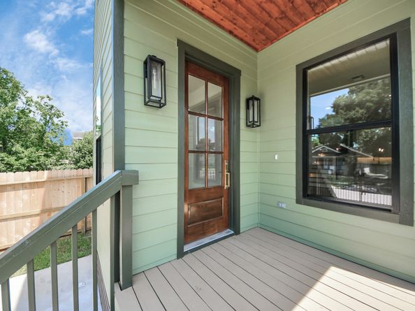 4541 Walker St, Houston TX 77023