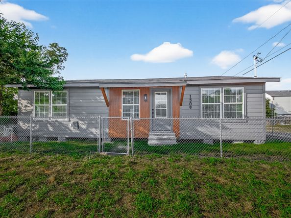 1509 Moody Street, Houston TX 77009