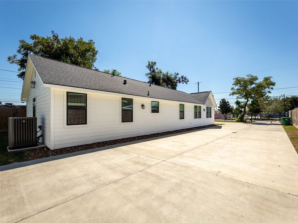 729 Caperton Street, Houston TX 77022