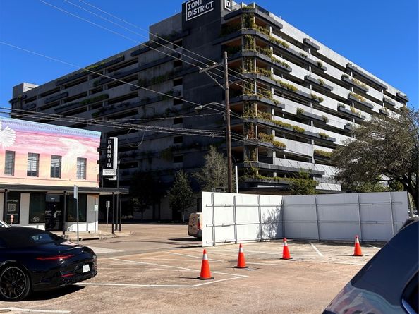 1607 Barbee Street, Houston TX 77004