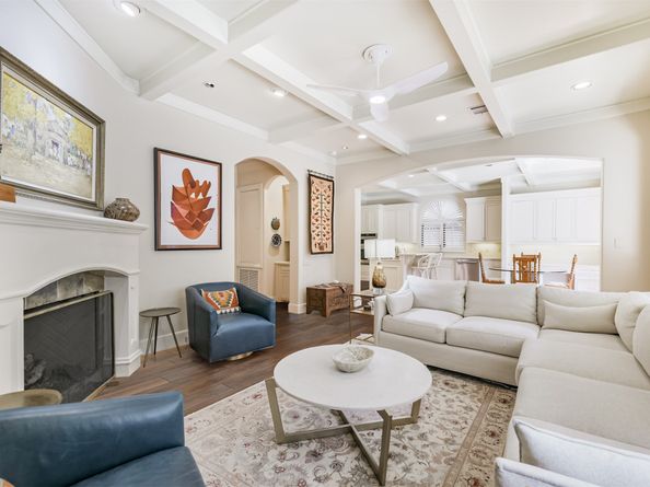 52 Briar Hollow Lane E, Houston TX 77027