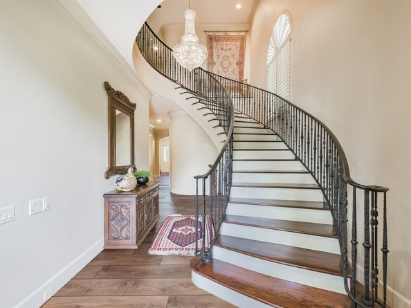 52 Briar Hollow Lane E, Houston TX 77027