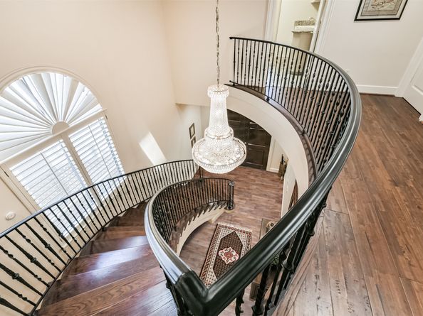 52 Briar Hollow Lane E, Houston TX 77027
