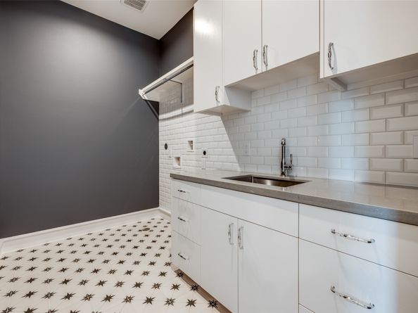 2434 QUENBY Street, Houston TX 77005