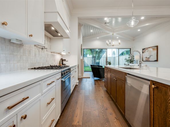 2434 QUENBY Street, Houston TX 77005