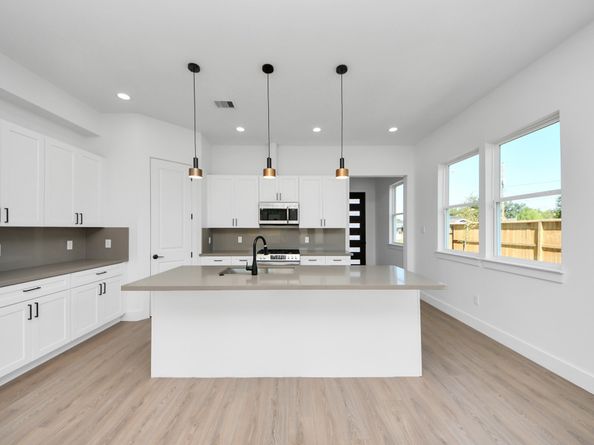 4129 E Toliver Street, Houston TX 77016