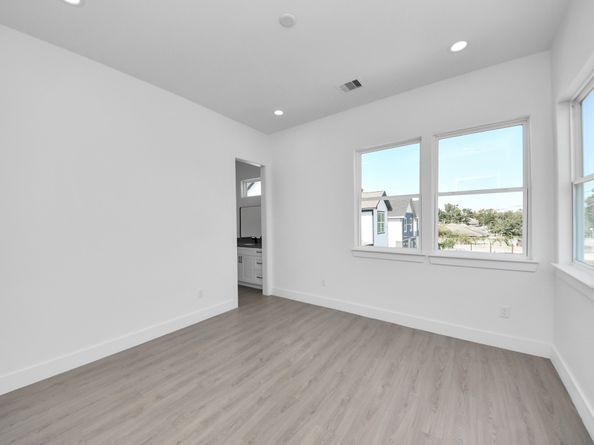4129 E Toliver Street, Houston TX 77016