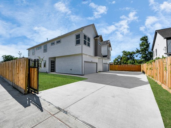 4129 E Toliver Street, Houston TX 77016