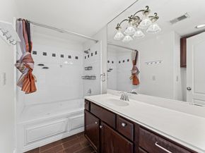 1602 Elgin Street 10, Houston TX 77004