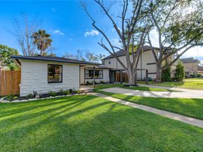 3221 Durhill Street, Houston TX 77025