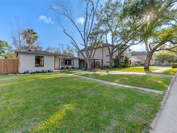 3221 Durhill Street, Houston TX 77025