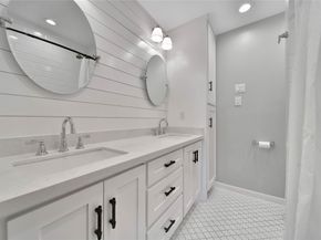 10915 Holly Springs Drive, Houston TX 77042