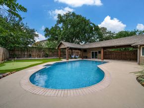 10915 Holly Springs Drive, Houston TX 77042