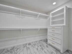 10915 Holly Springs Drive, Houston TX 77042