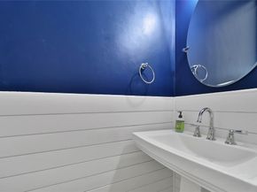 10915 Holly Springs Drive, Houston TX 77042